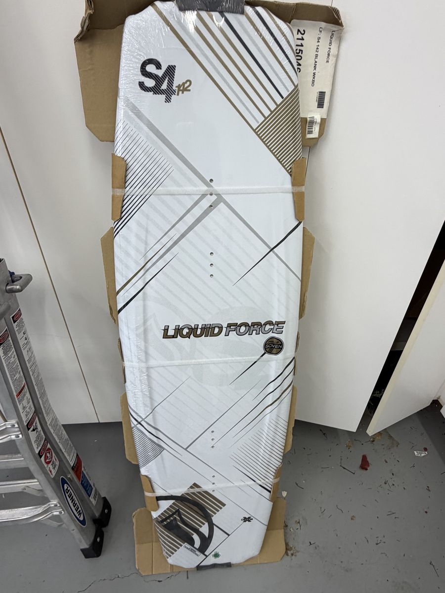 Liquid Force S4 142 Wakeboard - New in Box - White/Gold/Black Stripes
