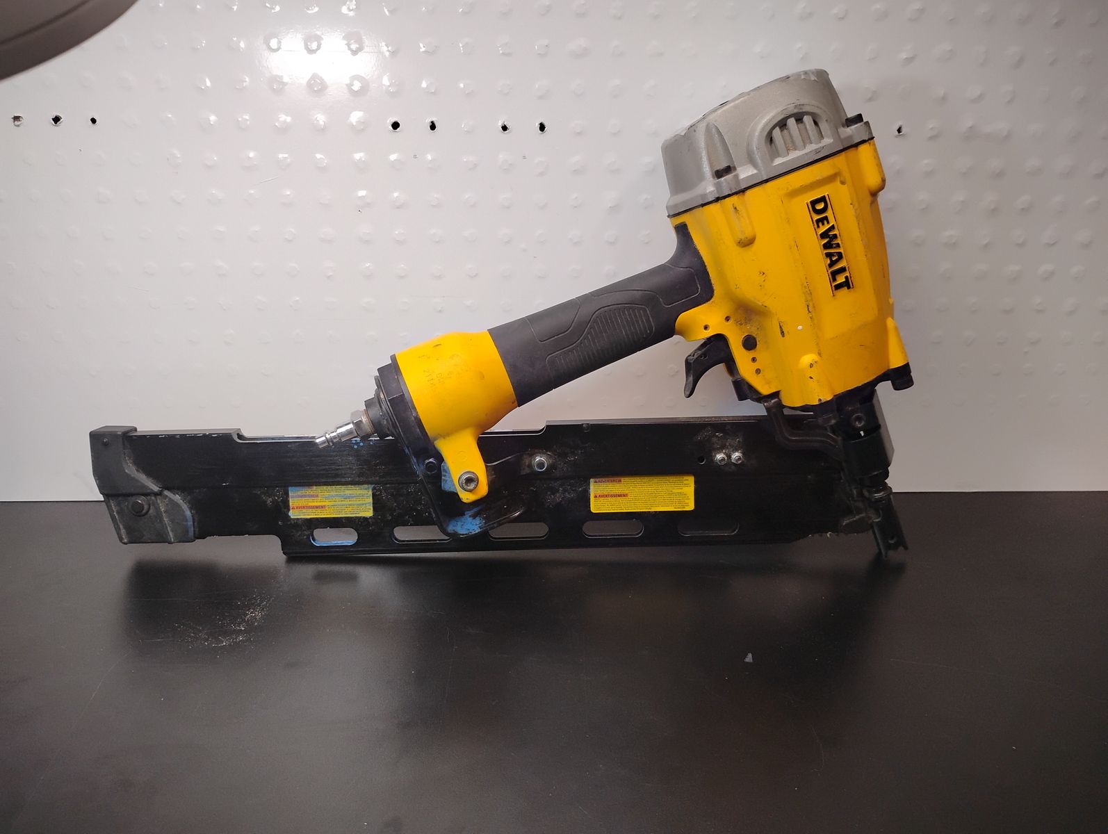DeWalt DWF83PL Pneumatic 21-degree Plastic Collated Framing Nailer