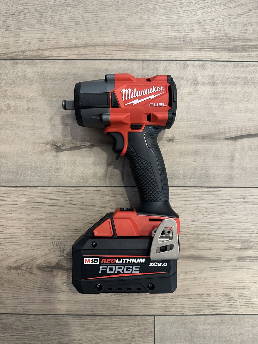 Milwaukee Mid Torque 1/2 W/Battery 8.0 Forge