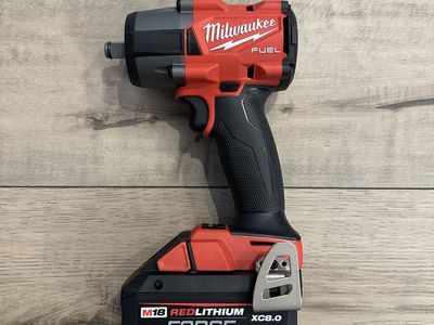 Milwaukee Mid Torque 1/2 W/Battery 8.0 Forge