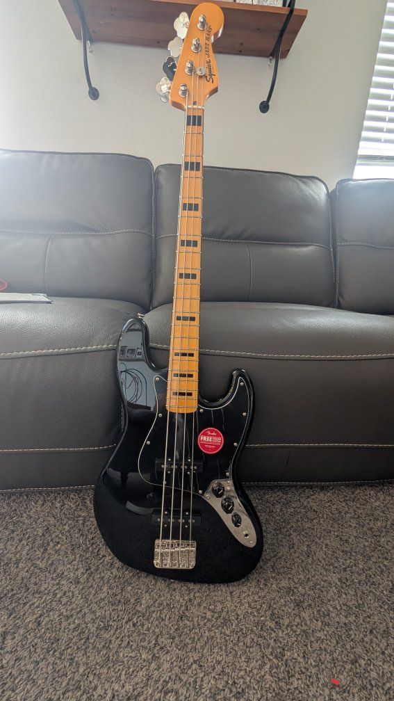 Squier by Fender Classic Vibe 70s Jazz Bass - Black, Sweetwater Inspected