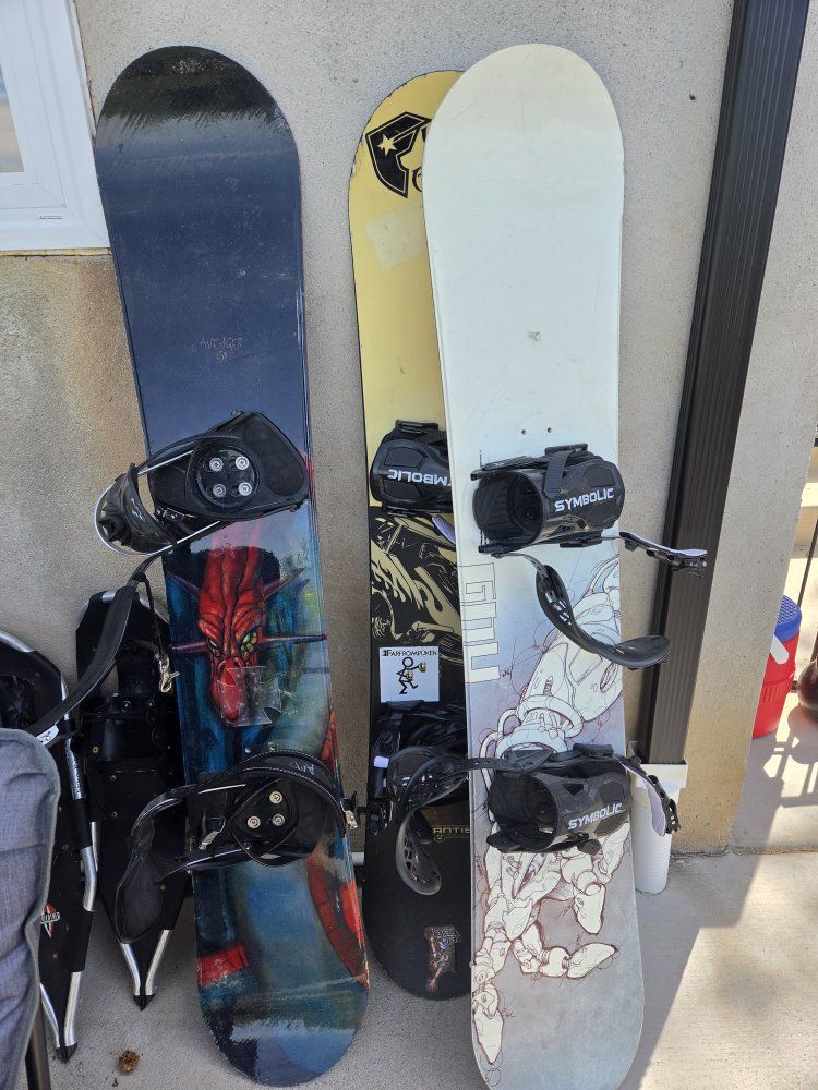 Snowboards and snow shoes