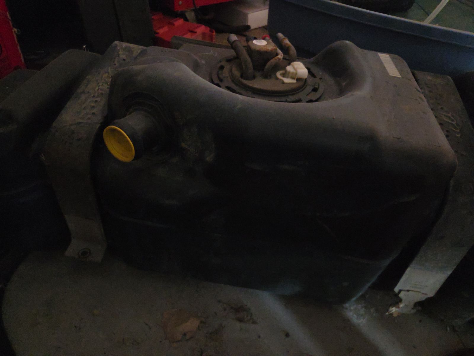 Gas tank