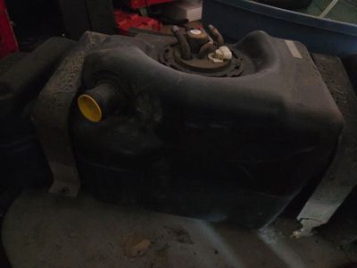 Gas tank