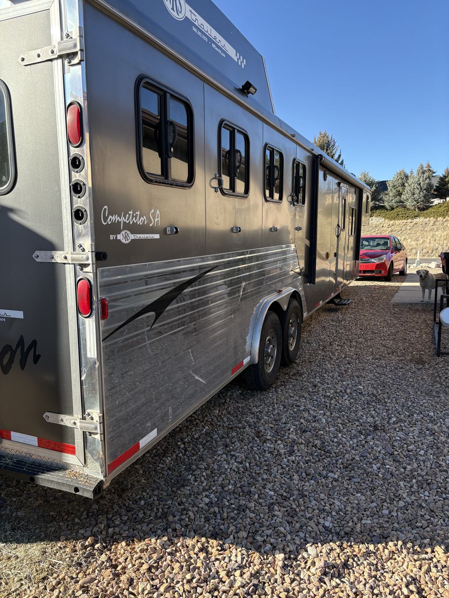 2014 BISON LQ 4 HORSE