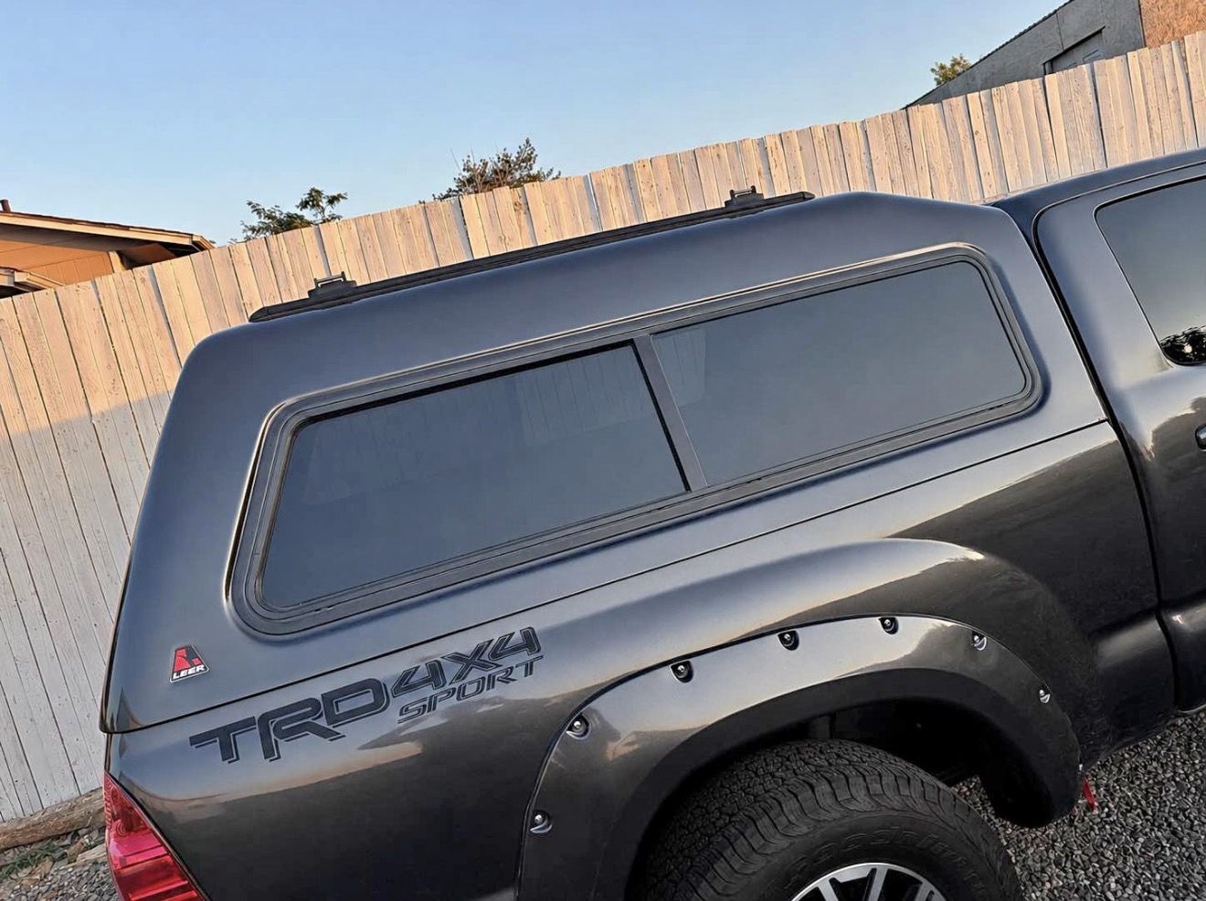 2014 Toyota Tacoma Truck Shell / Leer Camper Shell – 6FT