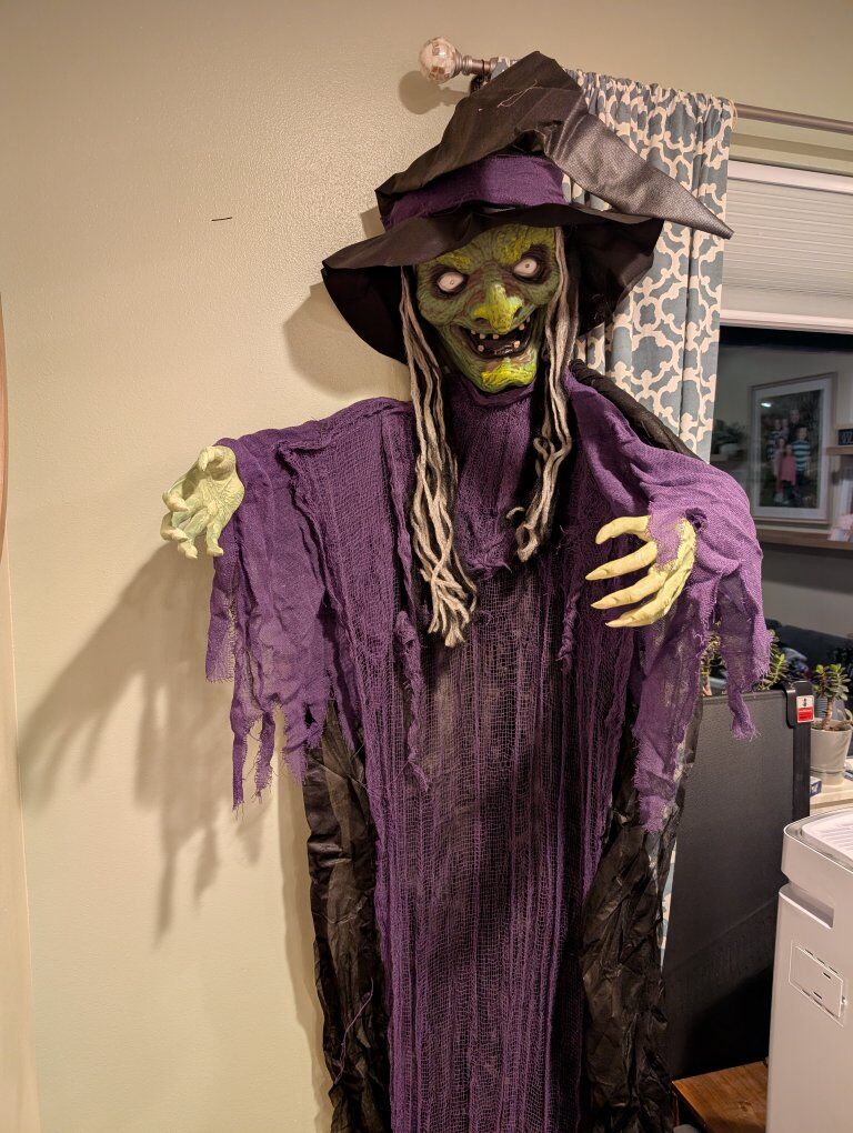12ft Hanging Witch