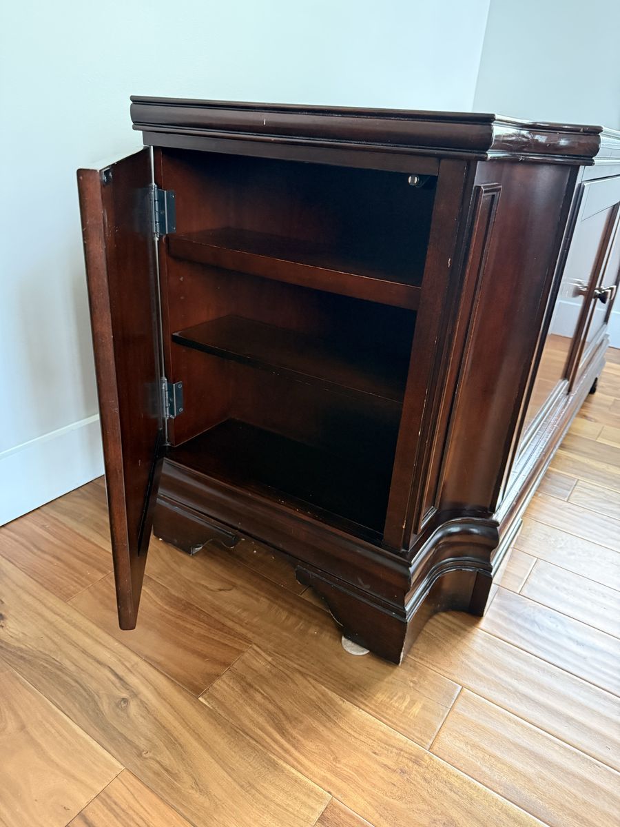 Main image 3