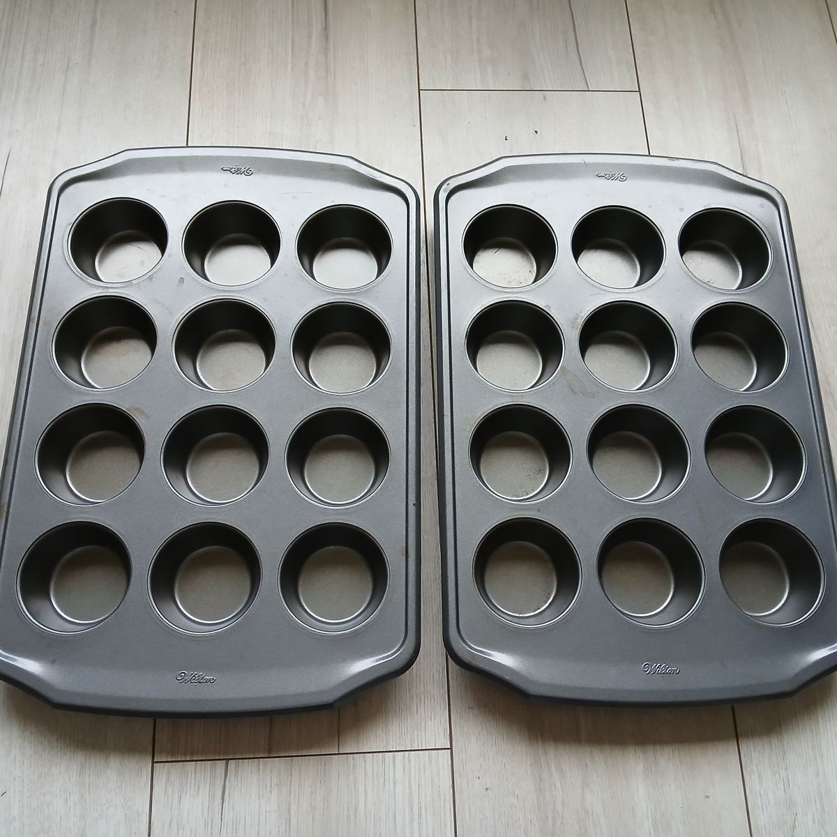 Muffin Tin, makes 12