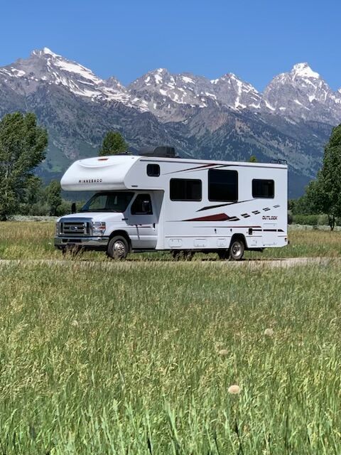 2019 Winnebago Outlook 25J
