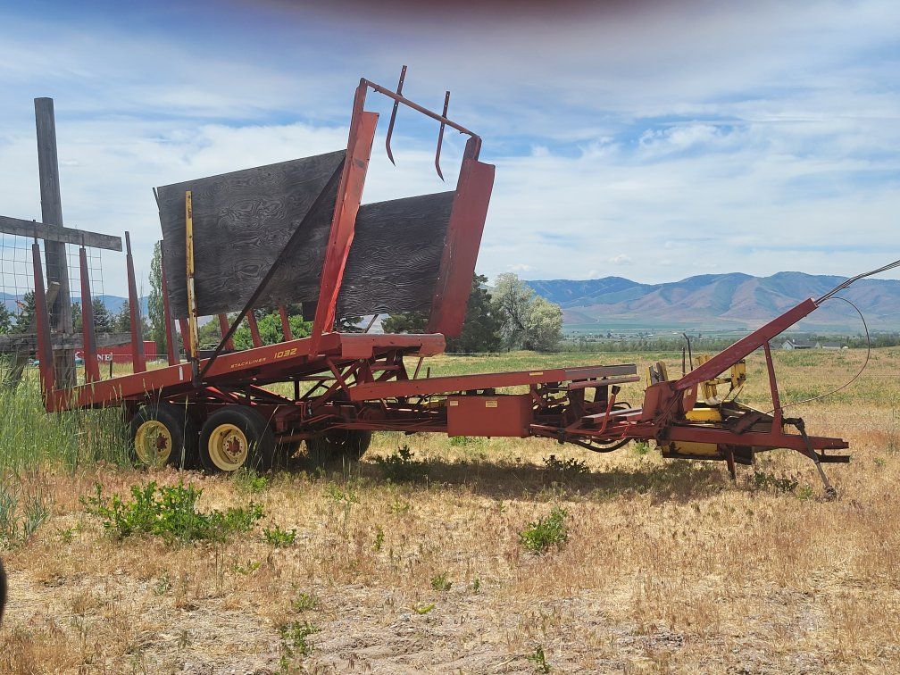 1032 Bale Wagon