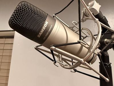 CO1 STUDIO CONDENSER MICROPHONE W STAND