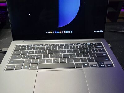 Practically unused! Original box included! Samsung Galaxy Book5 Pro 14", Intel Core Ultra 7 (ARC graphics), 32GB RAM, 1TB SSD