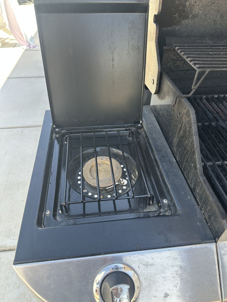 Charbroil 4 Burner grill