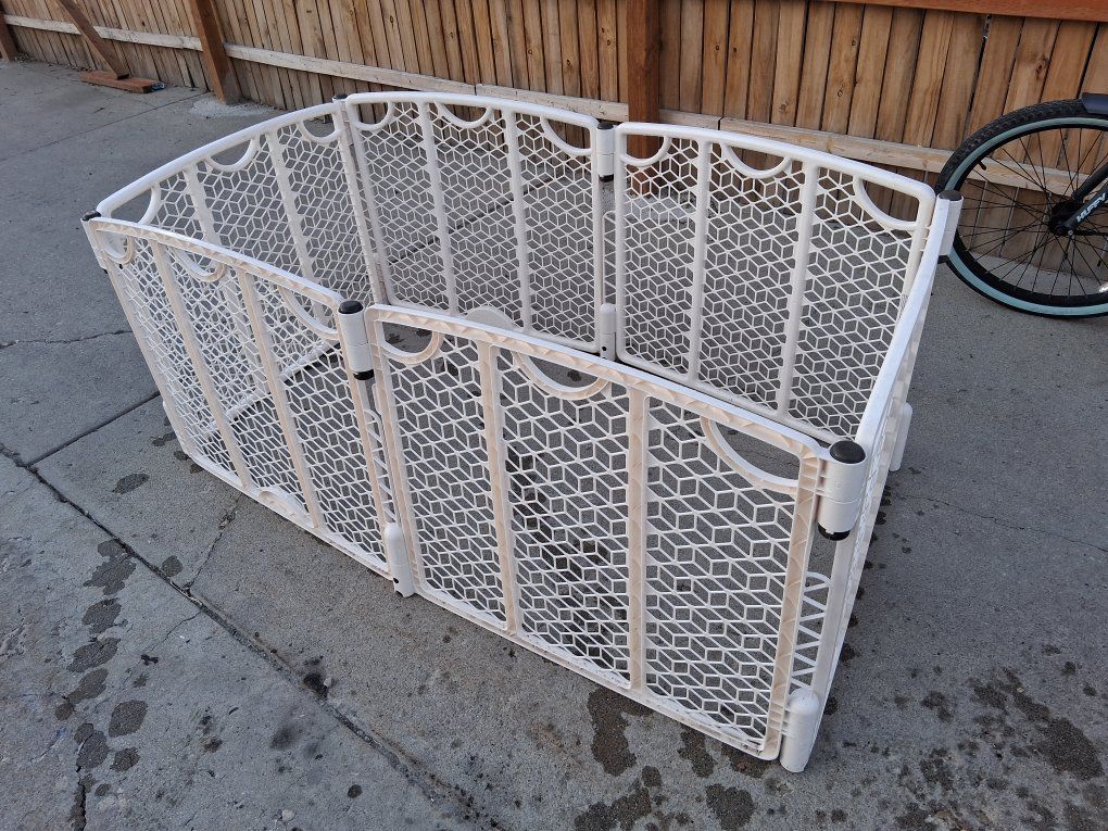 North States Superyard 6-Panel Playpen