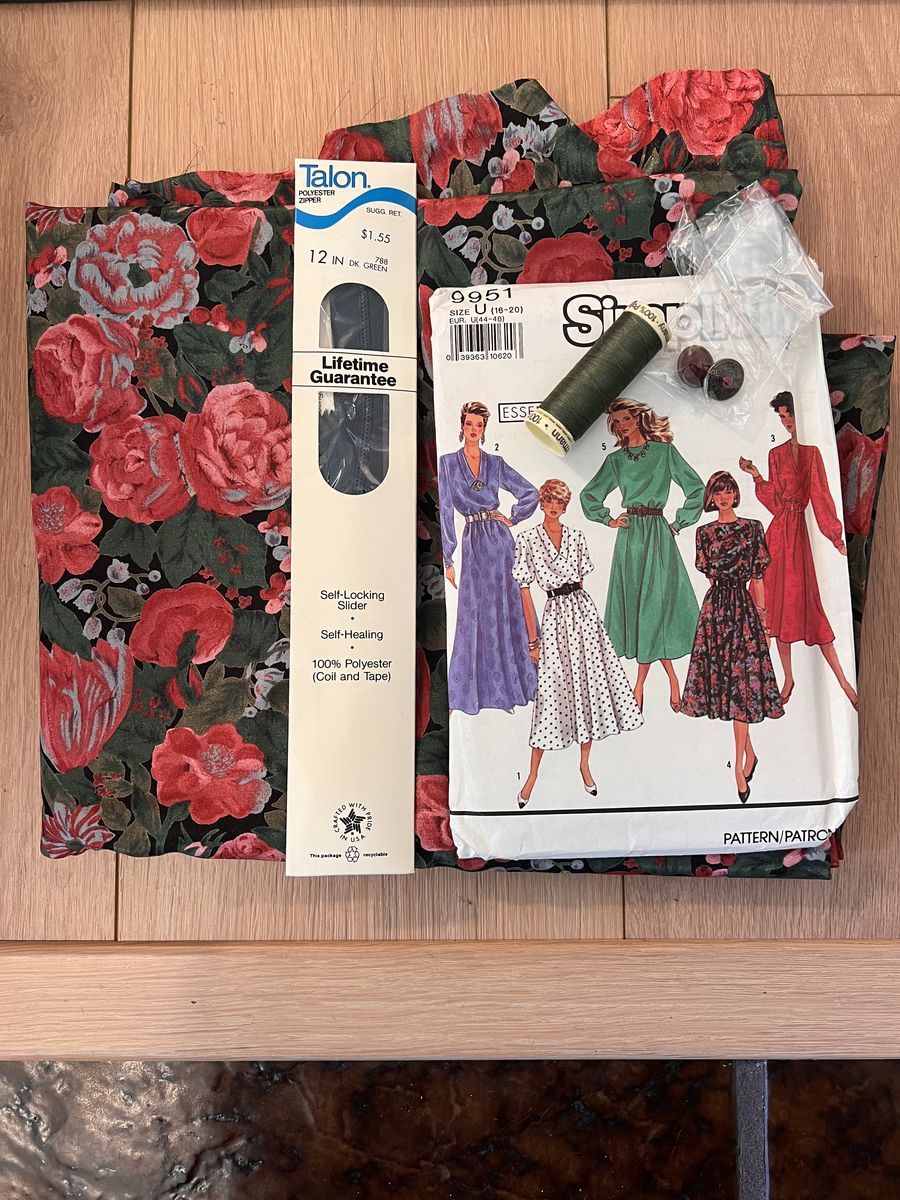 Entire kit for vintage sewing! 