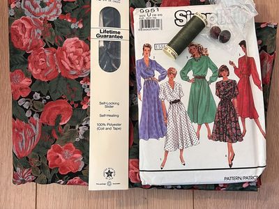 Entire kit for vintage sewing!
