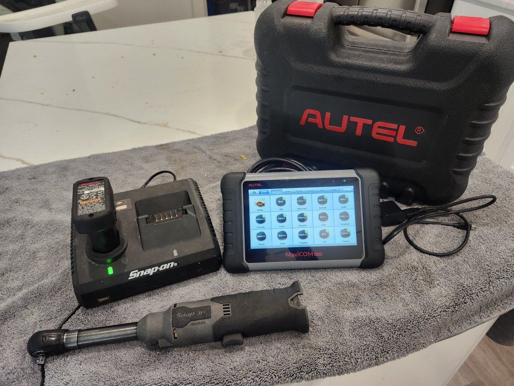 Auto tech tools. snap on autel scanner