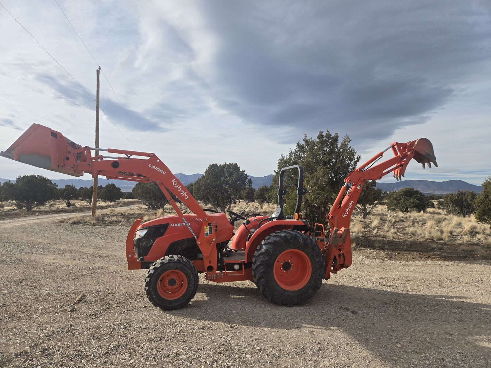 Kubota MX6000 HST 4x4 Backhoe
