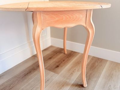 Hammary Wooden Drop Leaf Accent Table with Drawer and Cabriole Legs