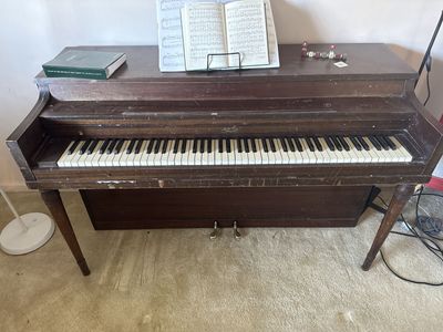 Upright piano