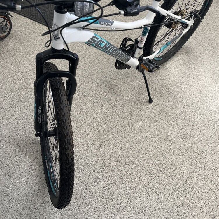 Womens 27.5 Schwinn Mountain Bike