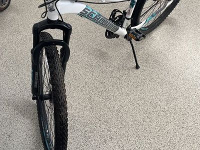Womens 27.5 Schwinn Mountain Bike