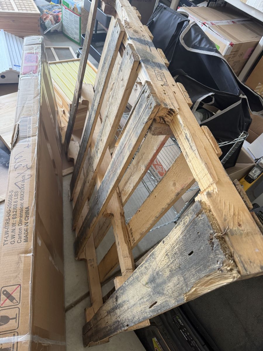 Free wooden pallet