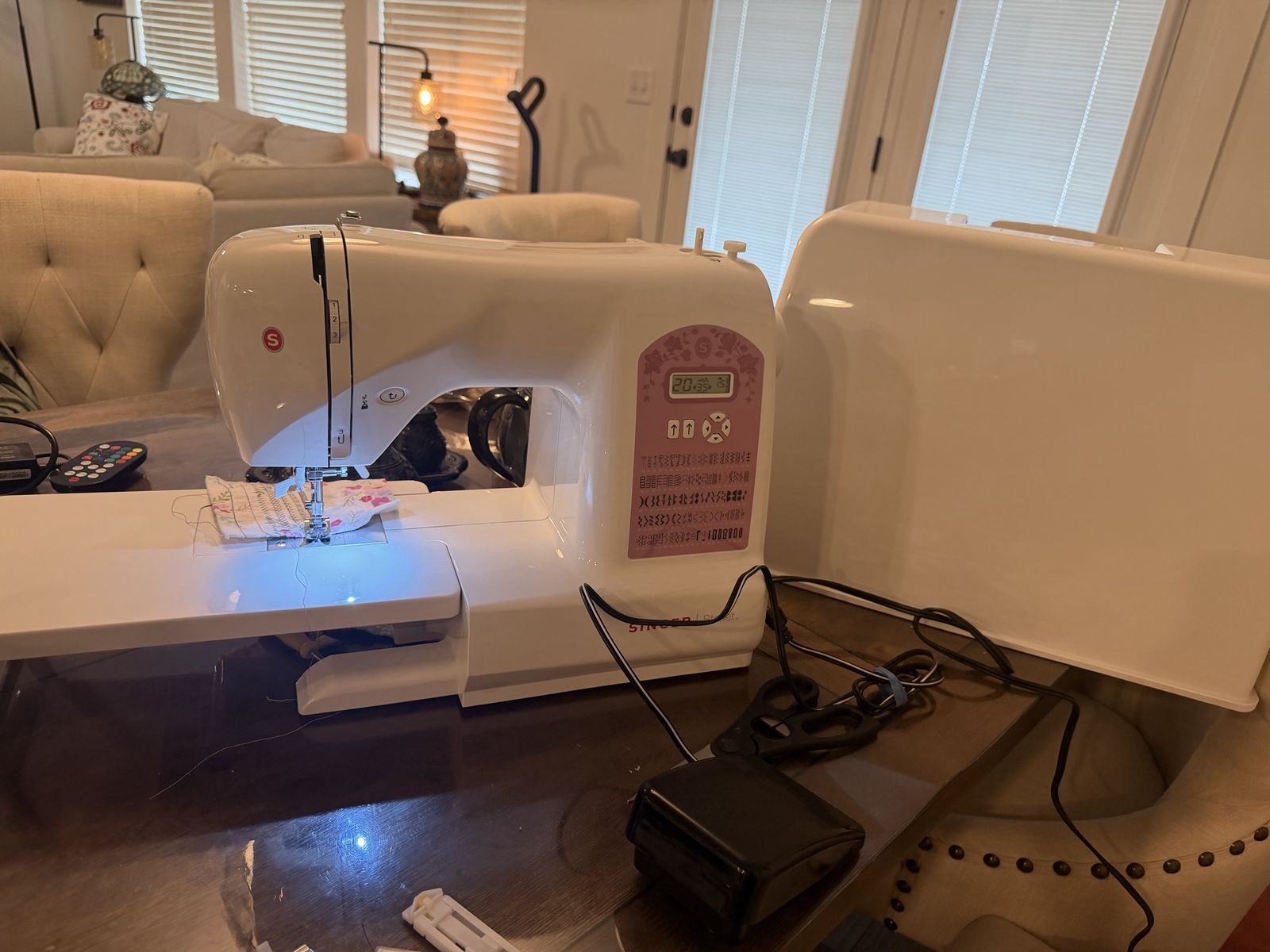 Singer Starlet 6660 Computerized Sewing Machine with Hard Case