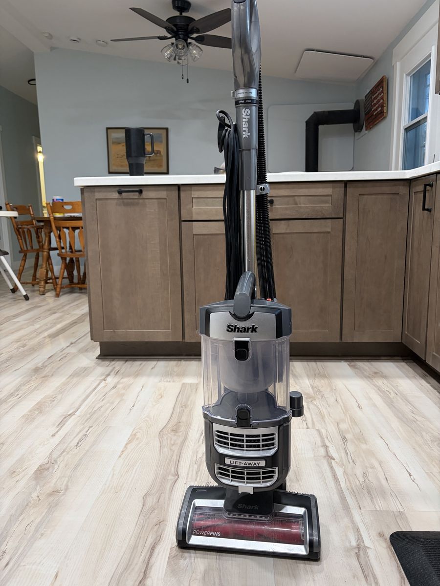 Shark Navigator Lift-Away PowerFins Upright Vacuum Cleaner