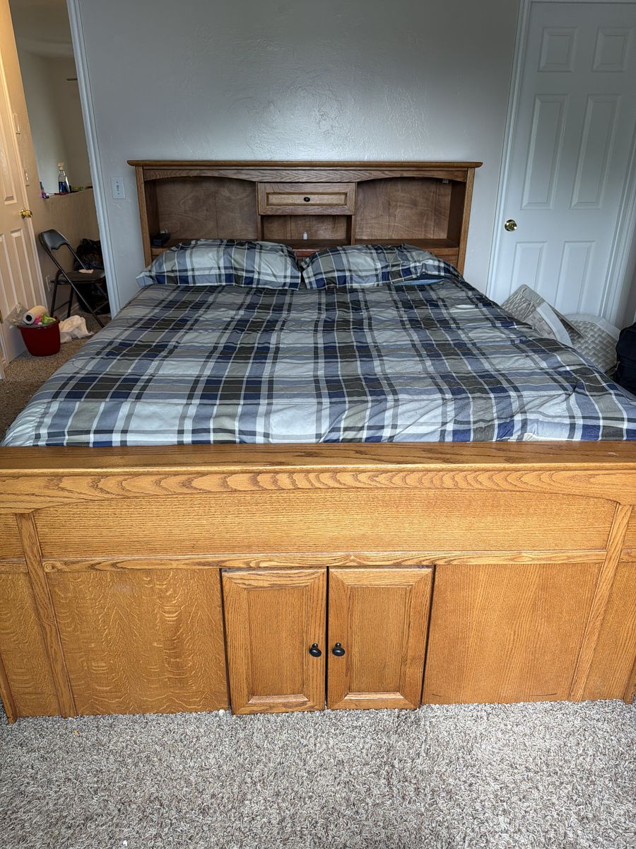 bedroom with Blue Burrito mattress