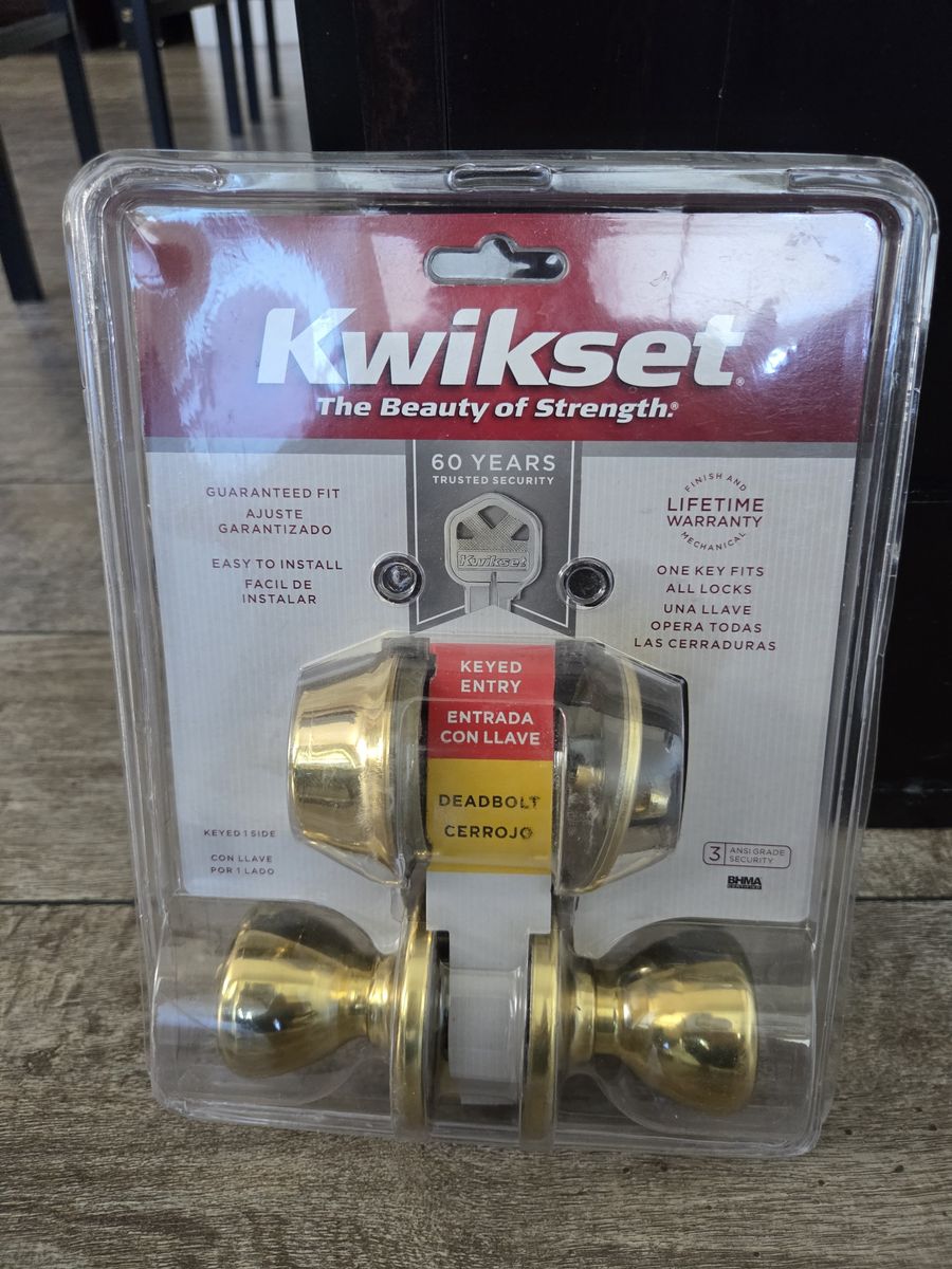 New Kwikset Door Knob & Deadbolt Combo - Polished Brass
