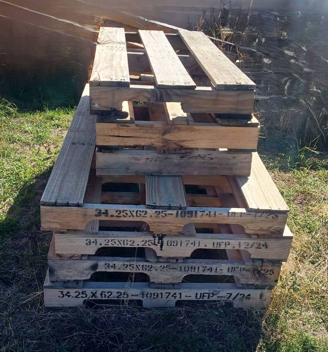 Lumber - Wood Pallets with Vertical/Lengthwise Slats – Buy 4 Get 1 Free!