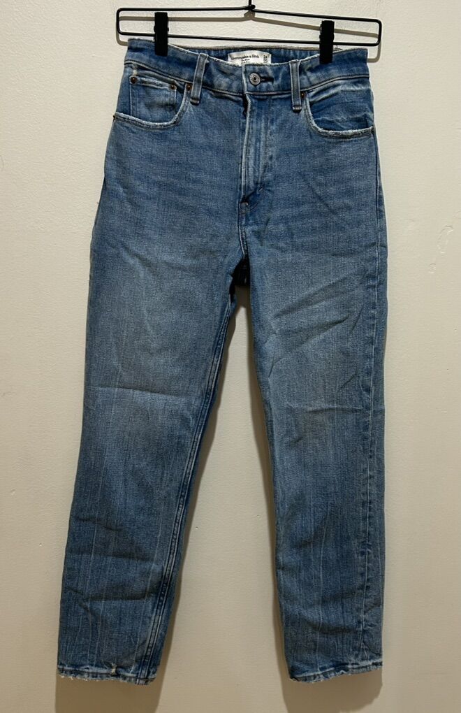 Abercrombie & Fitch The Mom High Rise Jeans 24