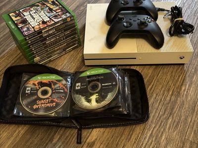 Xbox One S HUGE Bundle 40+ Games & 2 controllers