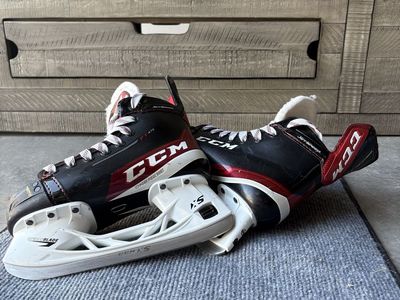 CCM JetSpeed FT475 Junior Hockey Skates – Size 1.5 Regular