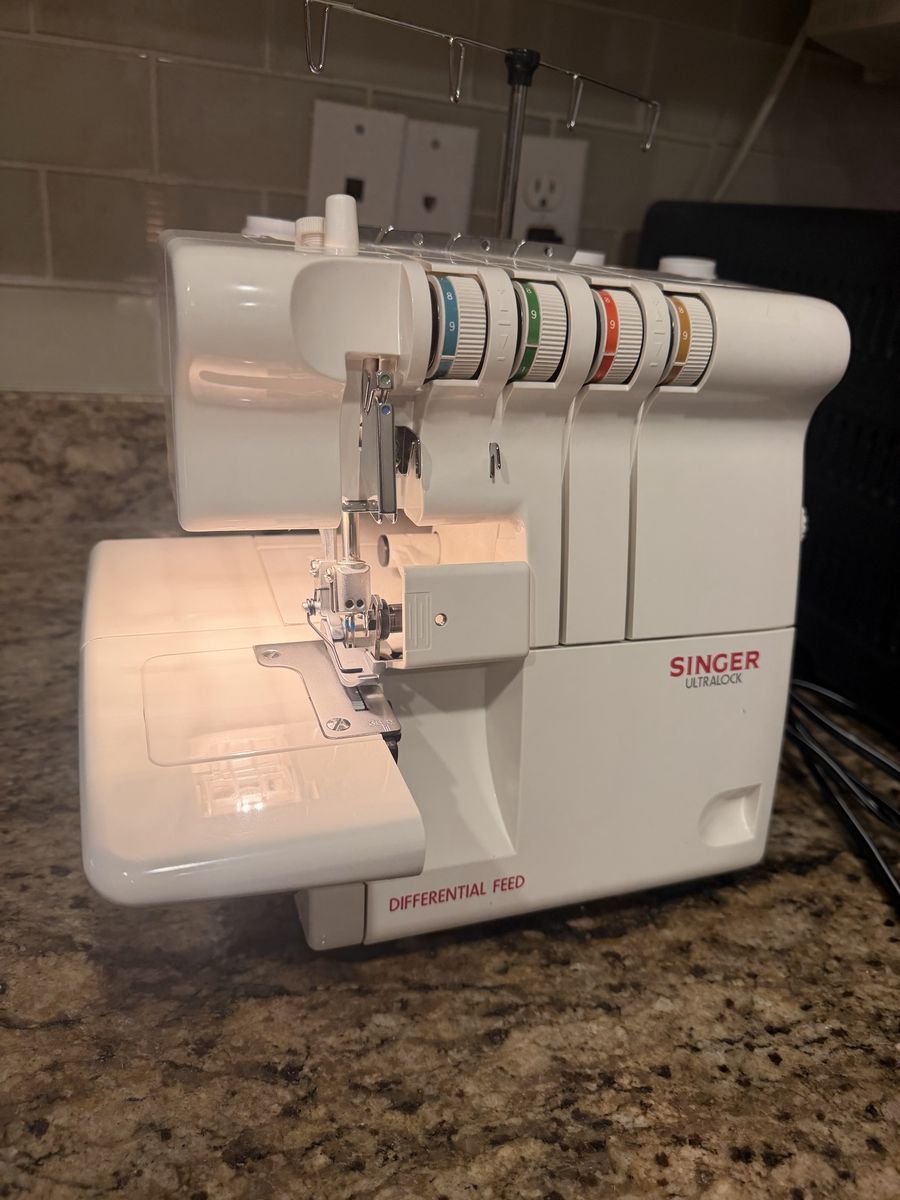 Singer Ultralock Differential Feed Serger Sewing Machine