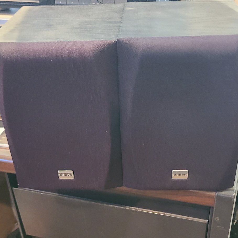 Onkyo surround speakers