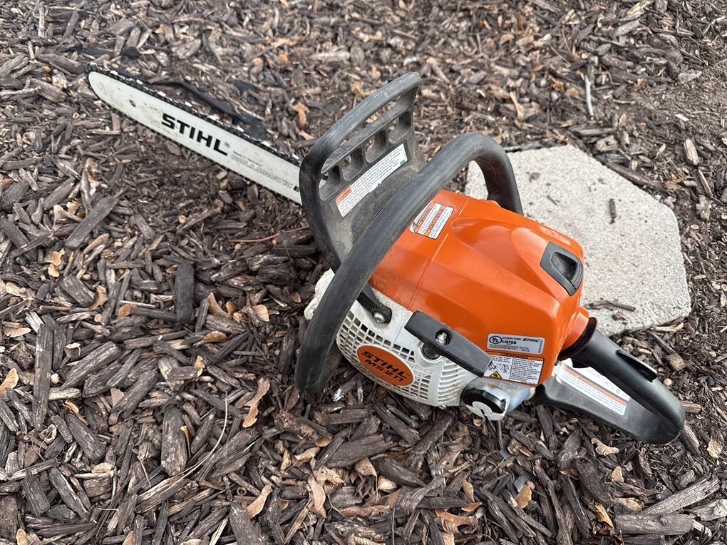 STIHL MS211 Chainsaw