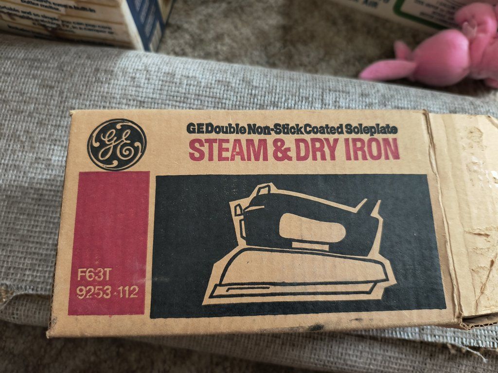 Vintage GE Steam & Dry Iron Model F63T 9253-112 with Original Box