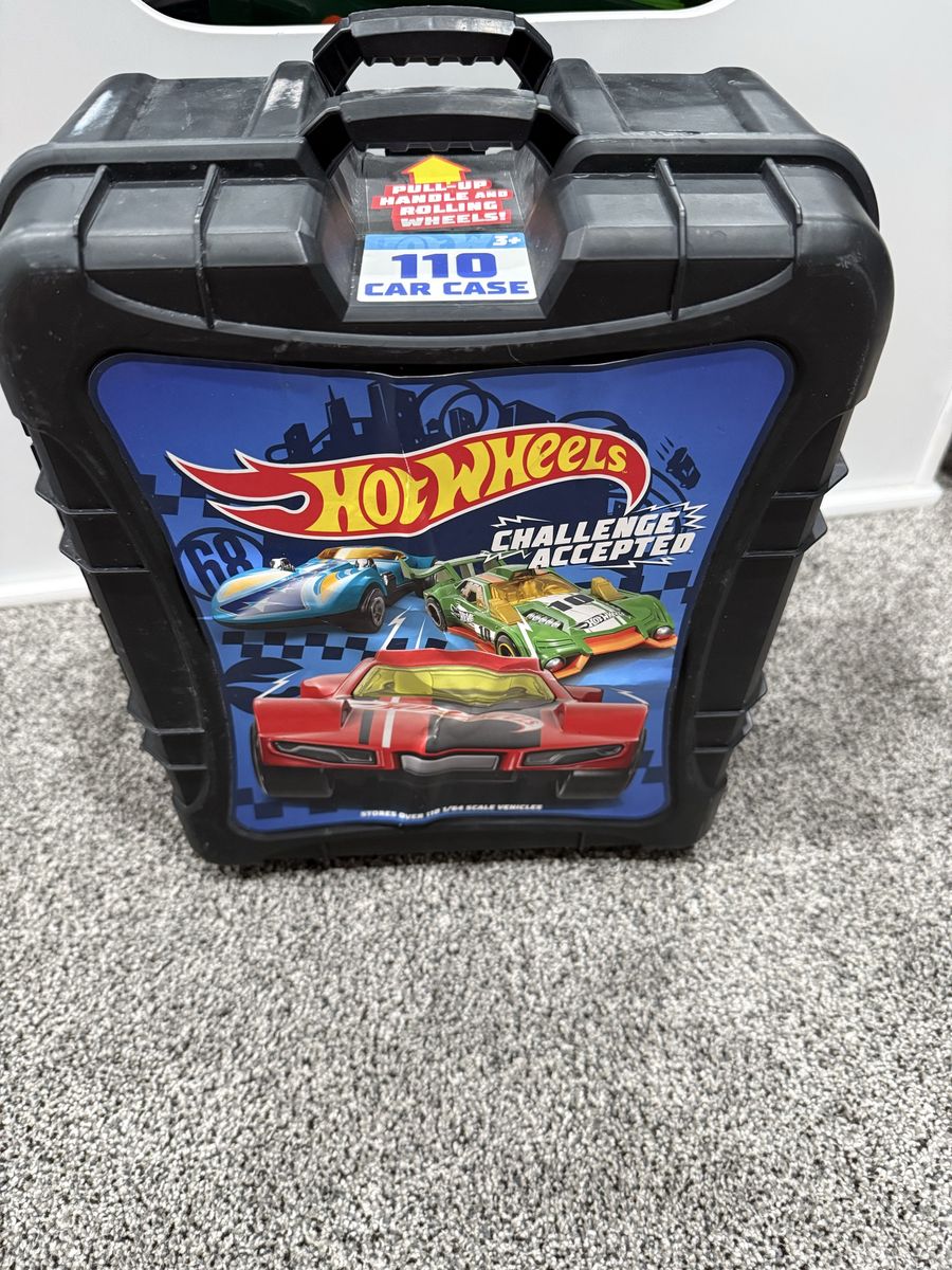Hot Wheels 110 Car Case Challenge Accepted Rolling Storage Box