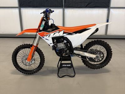 2023 KTM 450 SXF, with separate paddle tire