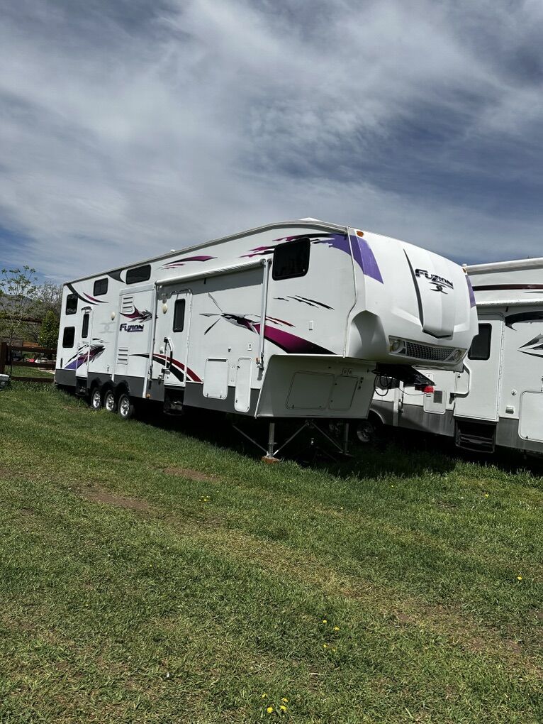 2008 Fuzion Toy Hauler 14' Garage