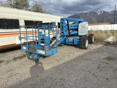Genie Telescoping Boom Lift w/ auxiliary power unit