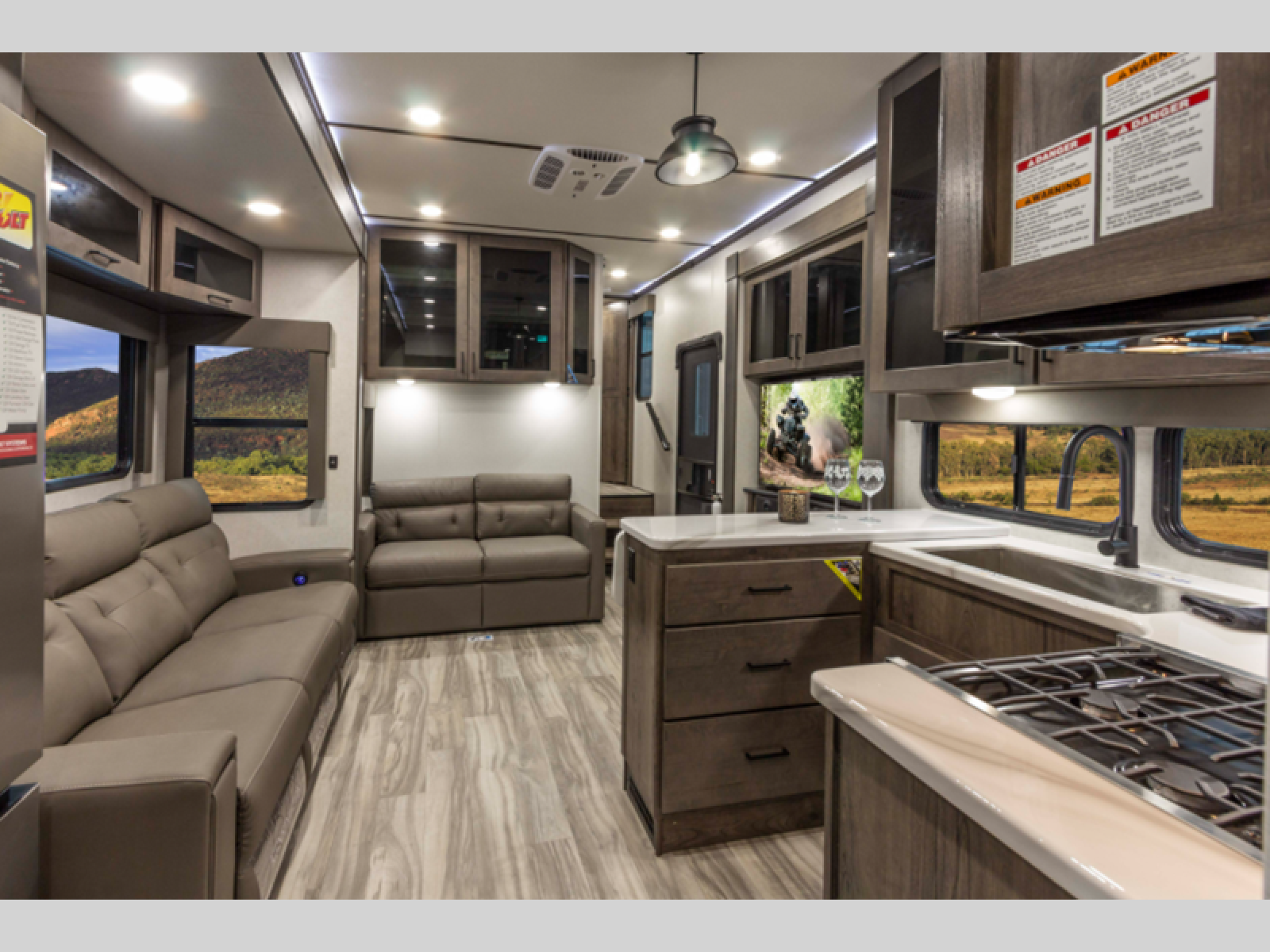 Used 2022 Alliance RV Valor 40V13