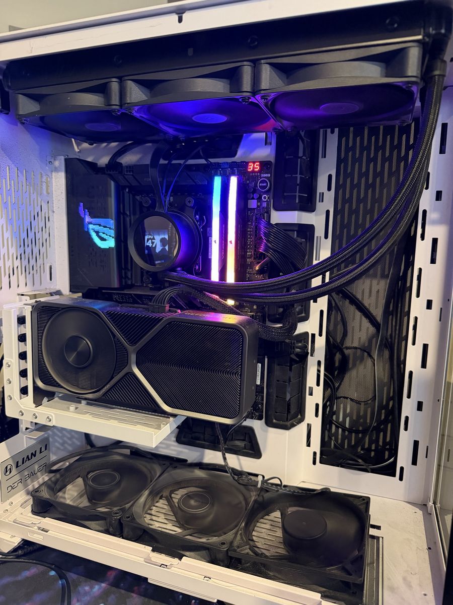 RTX 4070 Founders edition - Ryzen 9 9950X3D