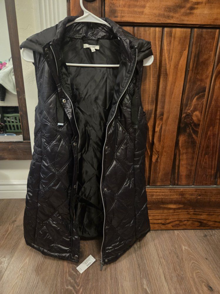 New Black Quilted Hooded Vest, Women's XS - Sustainably Made with Recycled Polyester