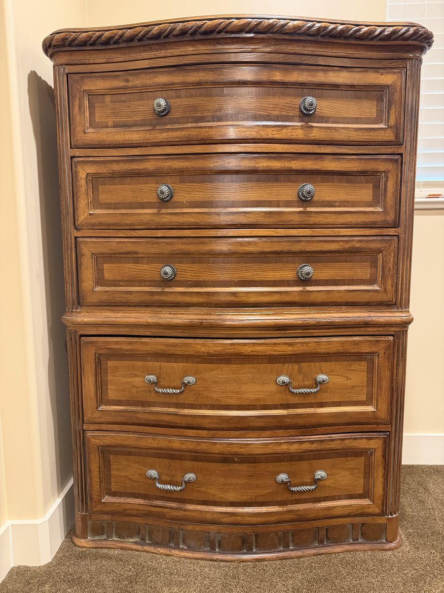 Solid Wood Classic Design Tall Dresser with 5 Drawers