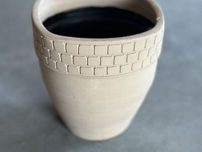 TEXTURED CERAMIC PLANTER - MATTE BONE