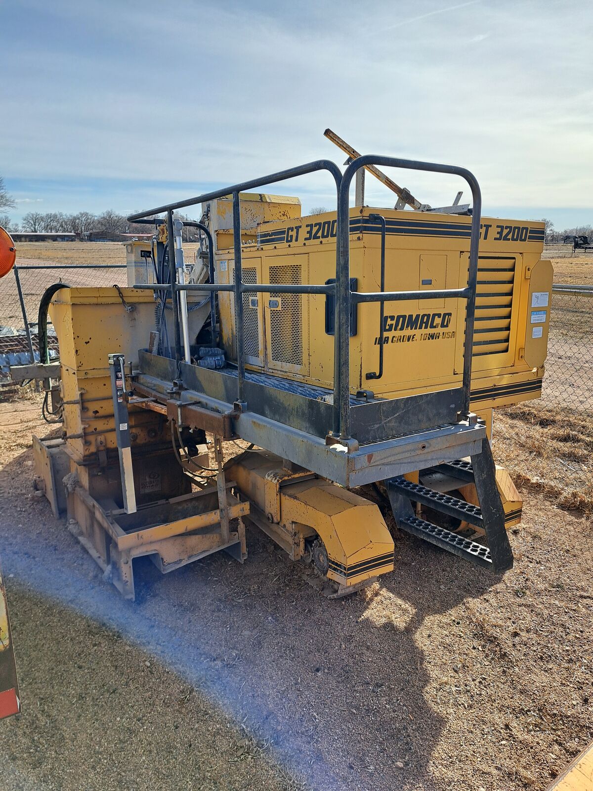 1997 GT3200 Gomaco Curb Machine